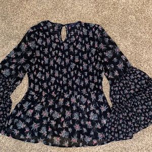 Trendy American Eagle bell sleeve blouse